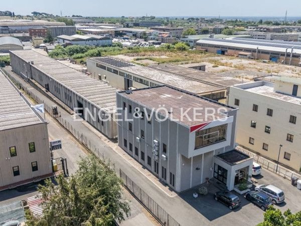 locale di sgombero in vendita ad Ariccia in zona Fontana di Papa