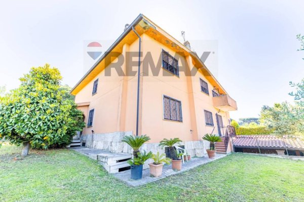 casa indipendente in vendita ad Ariccia