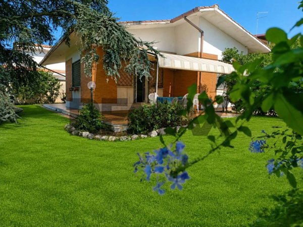 casa indipendente in vendita ad Ariccia