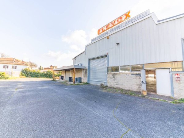 negozio in vendita ad Ariccia in zona Fontana di Papa