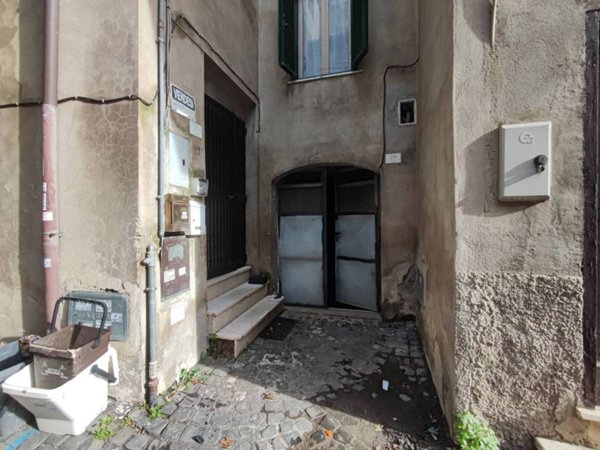 locale commerciale in vendita ad Ariccia