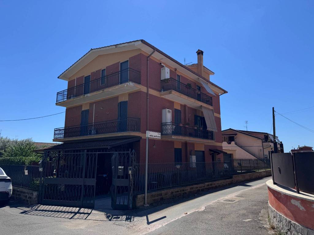 appartamento in vendita ad Ariccia in zona Fontana di Papa