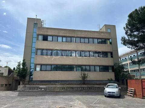 locale commerciale in vendita ad Ariccia in zona Fontana di Papa