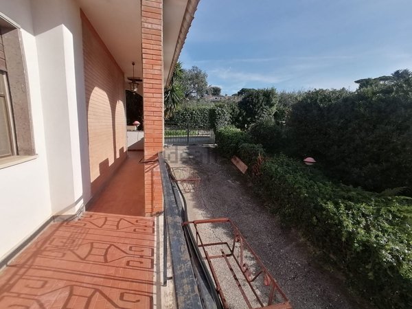 casa indipendente in vendita ad Ariccia in zona Fontana di Papa