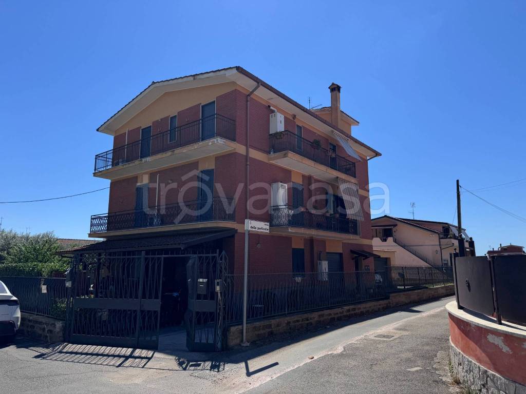 appartamento in vendita ad Ariccia in zona Fontana di Papa