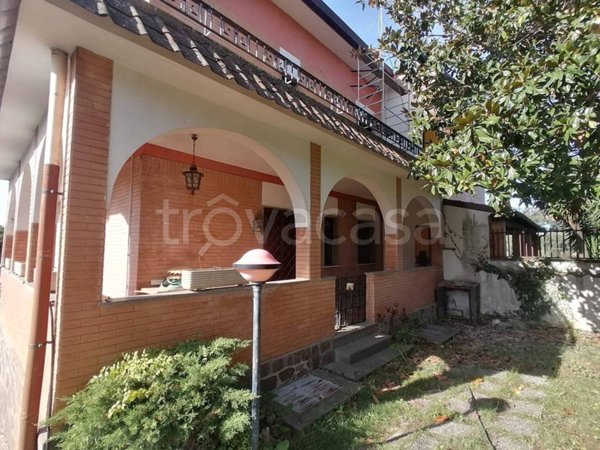 casa indipendente in vendita ad Ariccia in zona Fontana di Papa