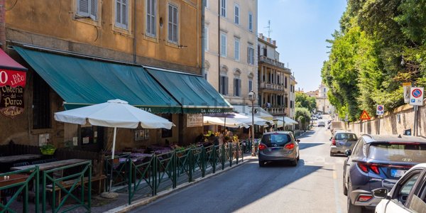 locale commerciale in vendita ad Ariccia