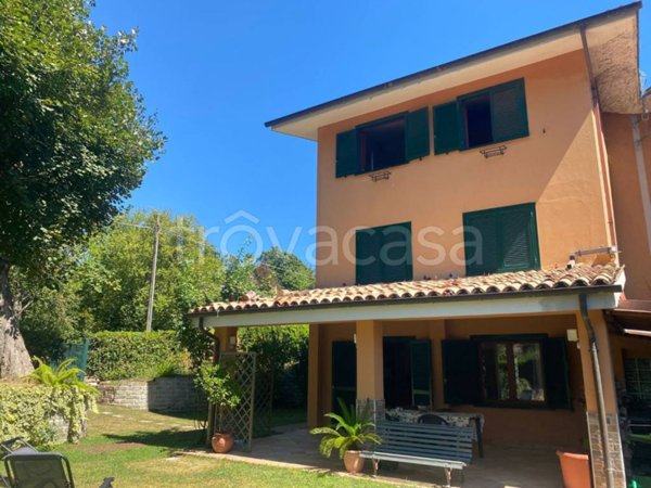 casa indipendente in vendita ad Ariccia
