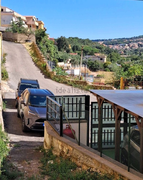 locale di sgombero in vendita ad Ariccia in zona Fontana di Papa