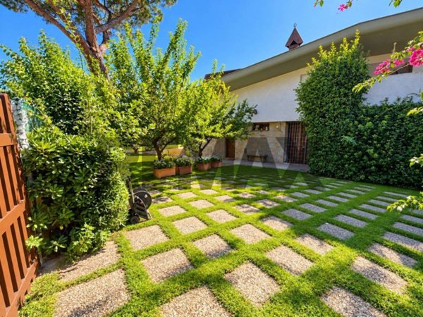 casa indipendente in vendita ad Ariccia