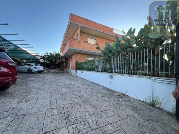 casa indipendente in vendita ad Ariccia
