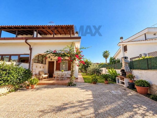 casa indipendente in vendita ad Ariccia