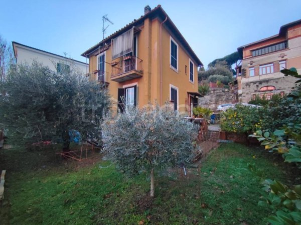 casa indipendente in vendita ad Ariccia