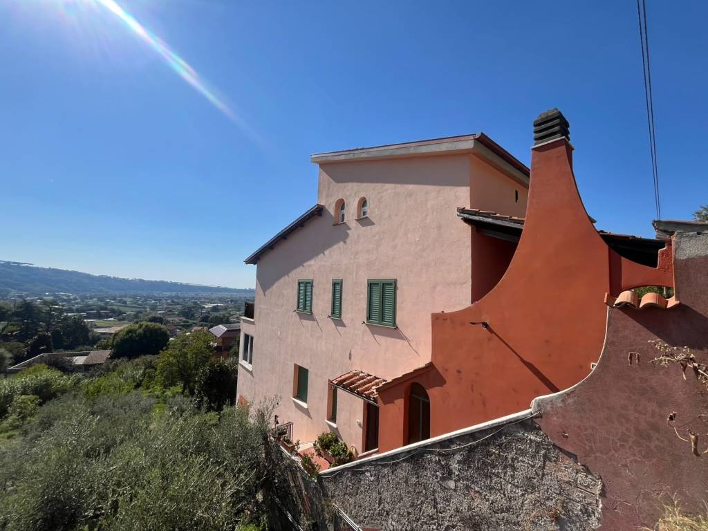 appartamento in vendita ad Ariccia in zona Fontana di Papa
