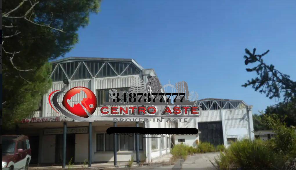 locale commerciale in vendita ad Ariccia in zona Fontana di Papa