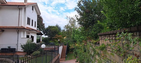 casa indipendente in vendita ad Ariccia