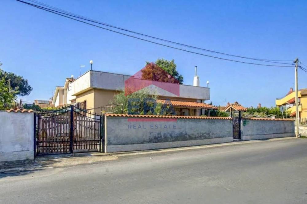 casa indipendente in vendita ad Ariccia
