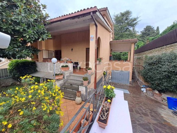 casa indipendente in vendita ad Ariccia in zona Fontana di Papa