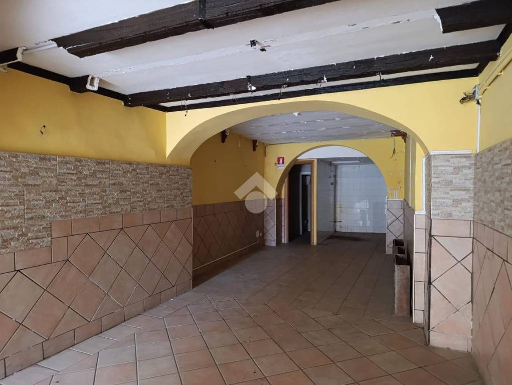 locale commerciale in vendita ad Ariccia