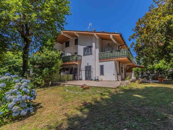 casa indipendente in vendita ad Ariccia