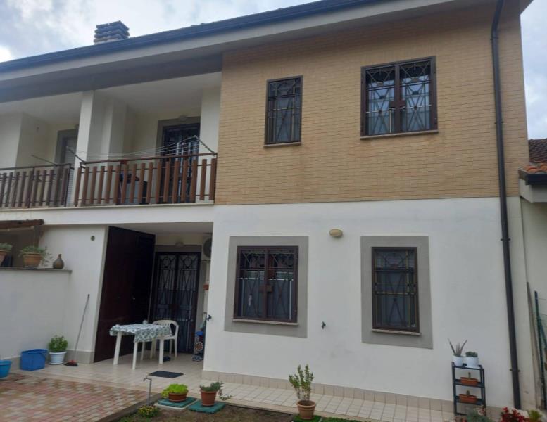 casa indipendente in vendita ad Artena in zona Macere