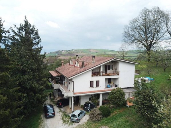casa indipendente in vendita ad Artena in zona Maiotini