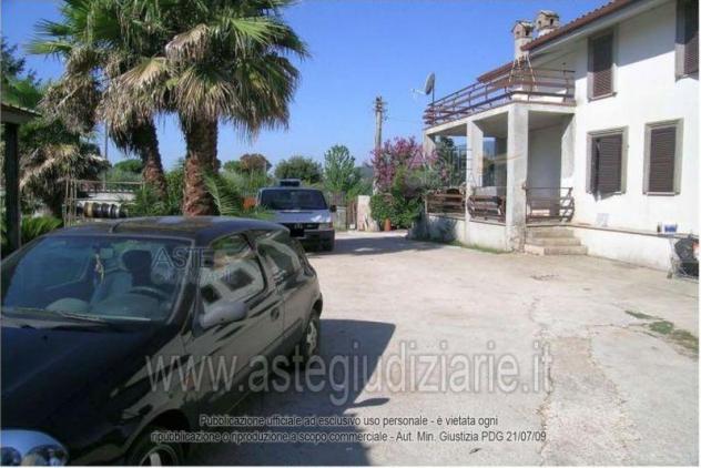 locale commerciale in vendita ad Artena