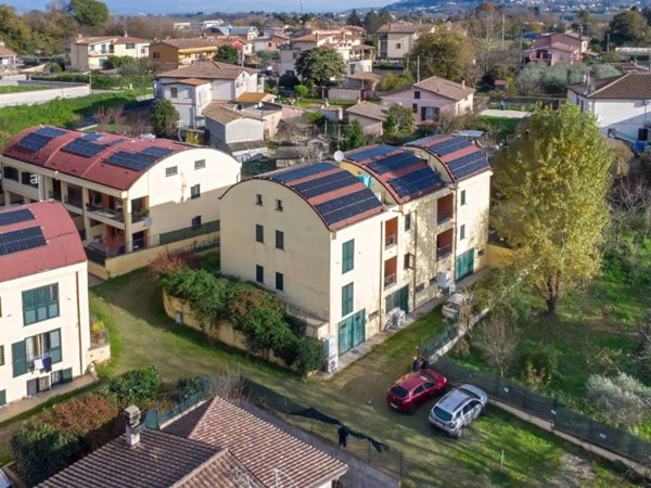 appartamento in vendita ad Artena in zona Macere