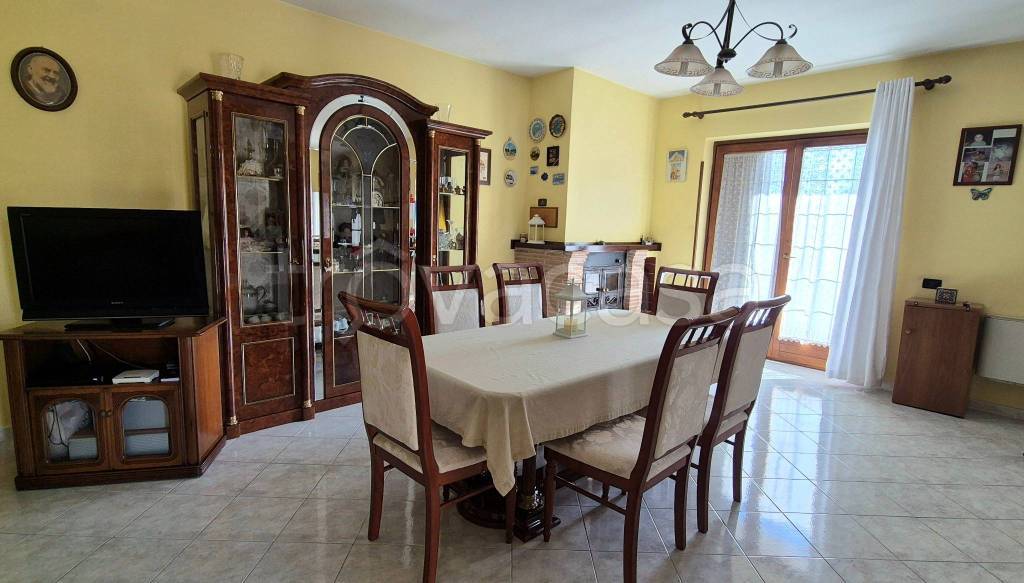 appartamento in vendita ad Artena in zona Macere