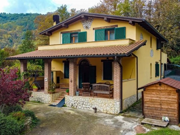 casa indipendente in vendita ad Artena