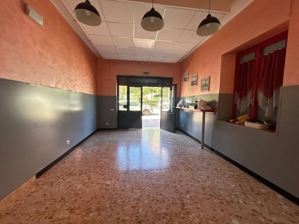negozio in vendita ad Artena
