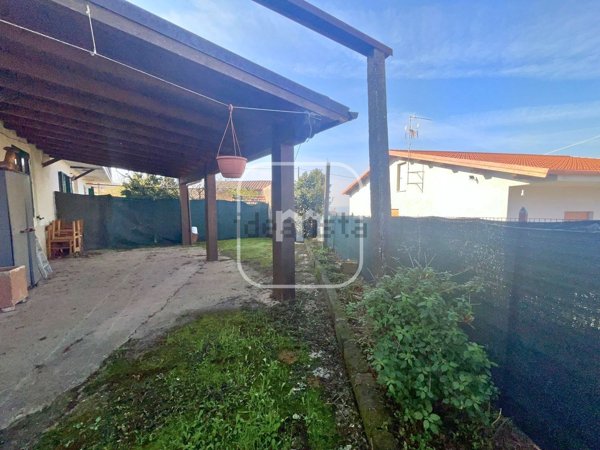 casa indipendente in vendita ad Artena in zona Selvatico