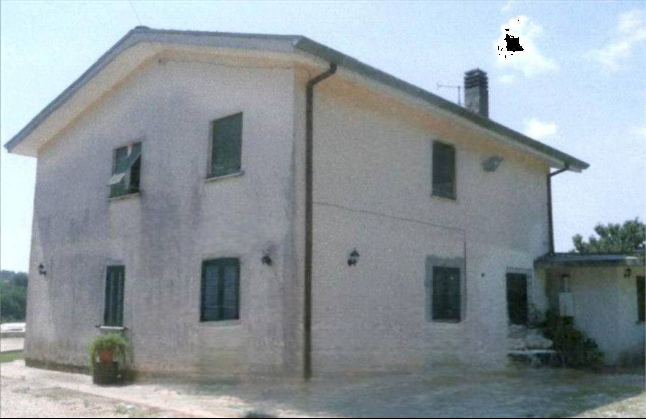 casa indipendente in vendita ad Artena in zona Colubro