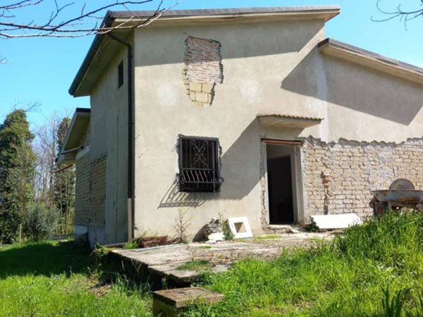 casa indipendente in vendita ad Artena
