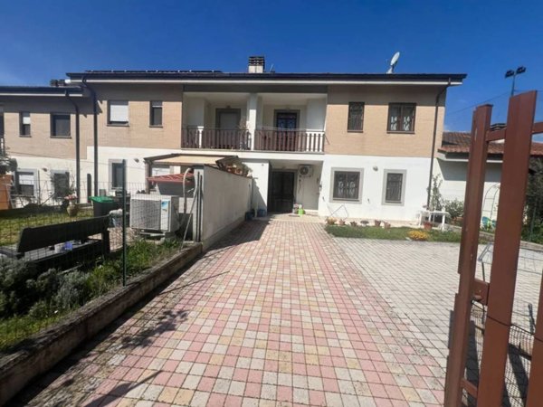 appartamento in vendita ad Artena in zona Macere