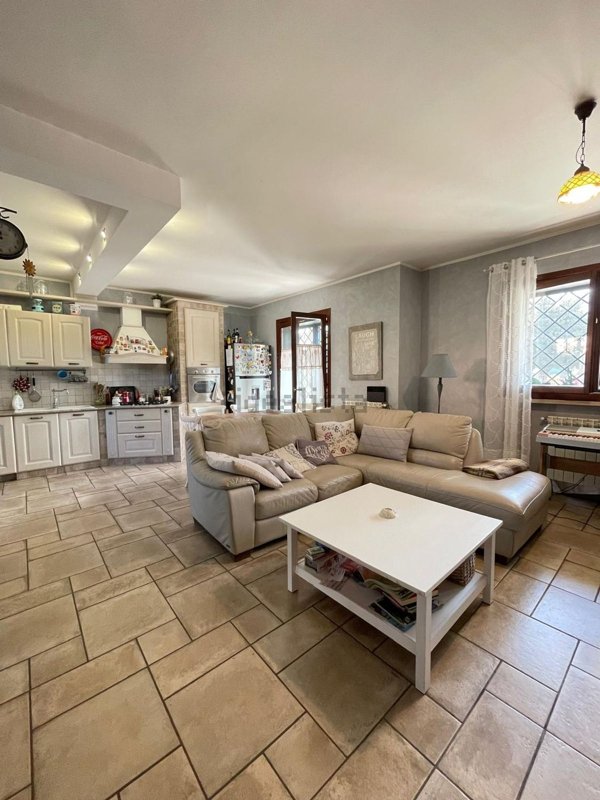 casa indipendente in vendita ad Artena