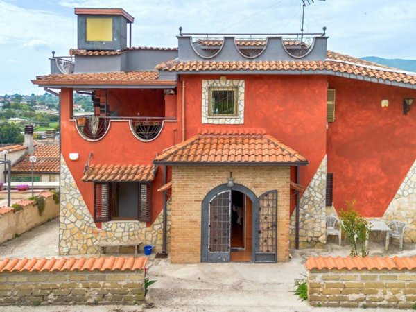 casa indipendente in vendita ad Artena in zona Macere