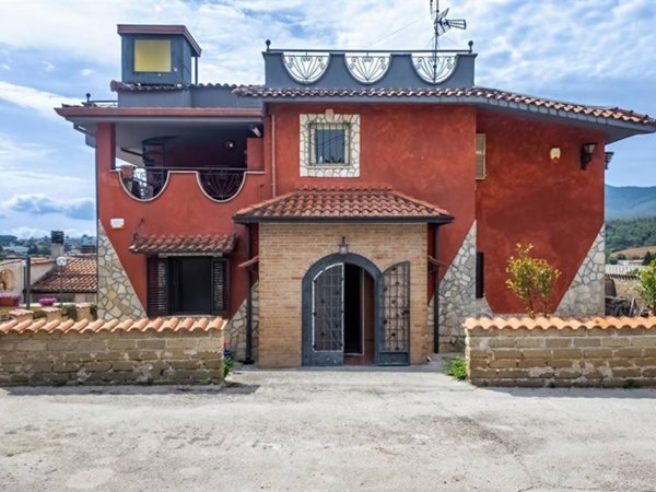 casa indipendente in vendita ad Artena in zona Macere