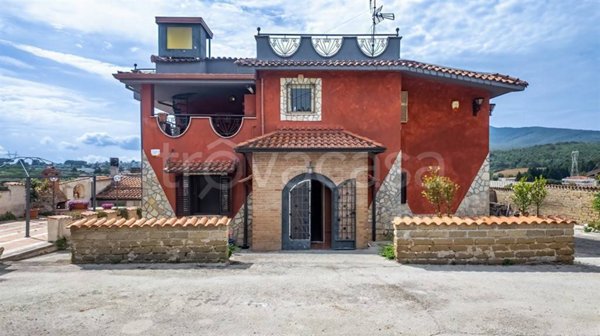 casa indipendente in vendita ad Artena in zona Macere