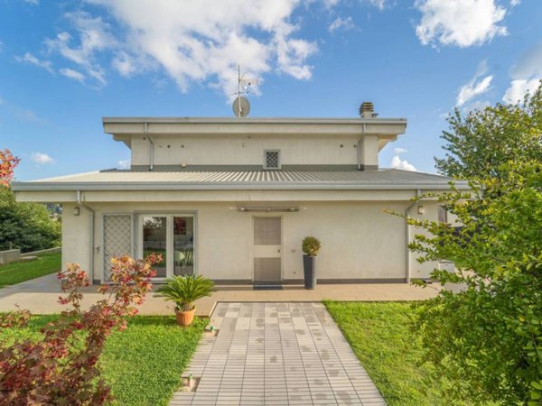 casa indipendente in vendita ad Artena