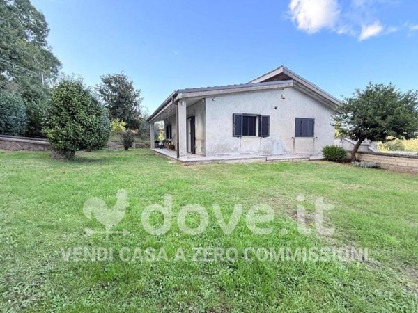 casa indipendente in vendita ad Artena in zona Macere