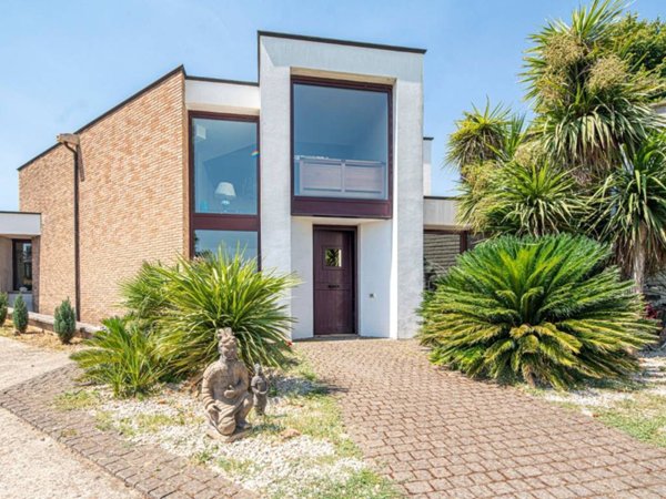 casa indipendente in vendita ad Artena