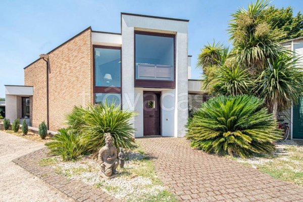 casa indipendente in vendita ad Artena