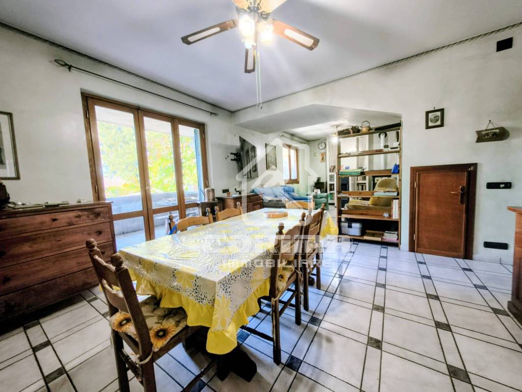 casa indipendente in vendita ad Artena in zona Macere