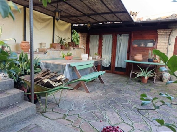 casa indipendente in vendita ad Artena in zona Macere