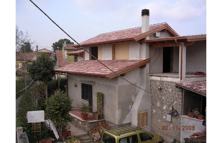 casa indipendente in vendita ad Artena in zona Macere