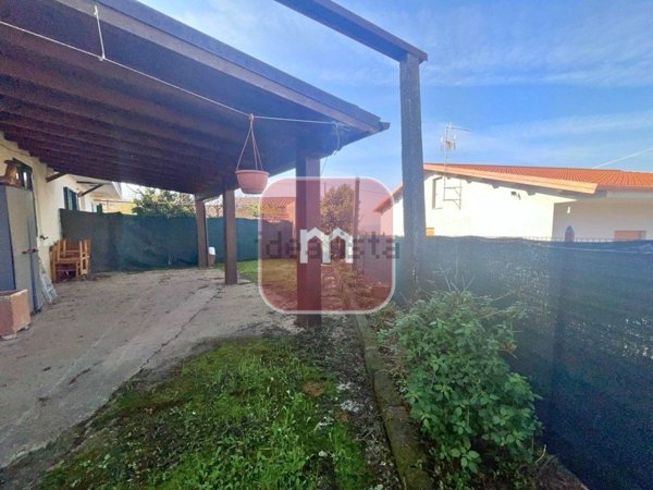 casa indipendente in vendita ad Artena in zona Selvatico