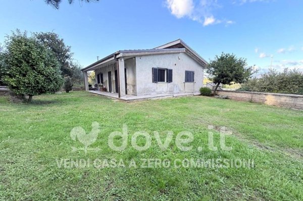 casa indipendente in vendita ad Artena in zona Macere