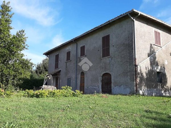casa indipendente in vendita ad Artena