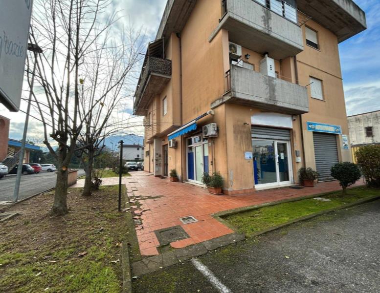 locale commerciale in vendita ad Artena